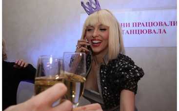 Оля Полякова спасет Украину от кризиса