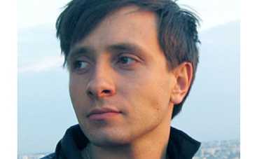 Актер сериала "Сваты" отдыхает у плиты