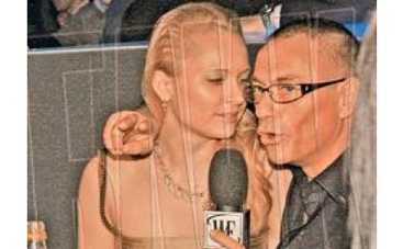 У Ван Дамма новая блондинка