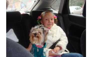 Маргоша везде сопровождает "Папину дочку"