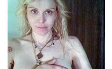 Кортни Лав отказалась покидать мир