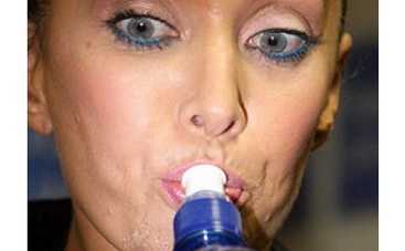 Косметологи сожгли подбородок Жанне Фриске