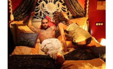 Тимати устроил секс-оргию перед камерой