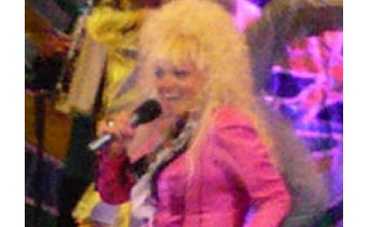 Надежда Кадышева одевается как тинейджер