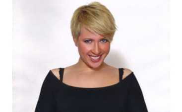 Чурикова встала на коньки с Сергеем Ростом