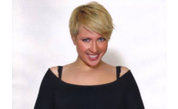 Чурикова встала на коньки с Сергеем Ростом