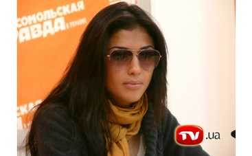 Санта променяла Джеджулу на молодого миллионера?