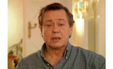 Караченцов курит электронные сигареты