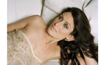 "Лиза Кадди" мечтает о романе с Хью Лори