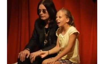 Оззи Осборн пугает посетителей музея мадам Тюссо [ВИДЕО]