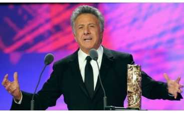 Дастин Хоффман поцеловался с мужчиной