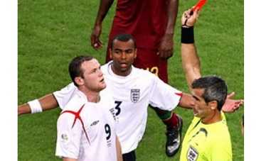 Работники британского паба переименовали себя в Уэйнов Руни