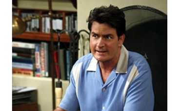 Слушания по делу Чарли Шина отложили из-за добровольного признания вины