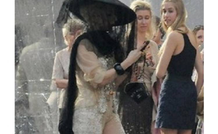 Lady Gaga вновь шокировала своим нарядом