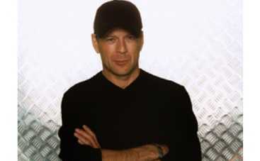 АНОНС. Брюс Уиллис: "Дочки спорили, кто из них будет брить меня налысо"