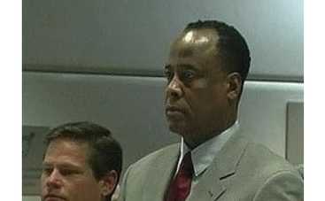 Врачу Майкла Джексона разрешили продолжать лечить людей