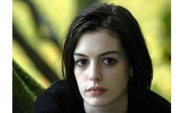 Энн Хэтэуэй превратят в золушку