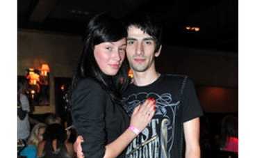 Настя Приходько просит маму не мешать ей