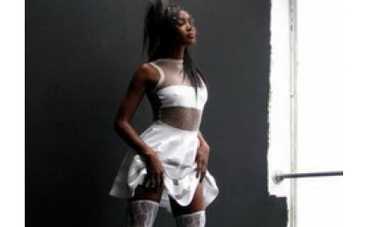 Кэмпбелл соблазняет Доронина красивыми белыми чулками