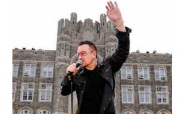 Вокалист "U2" Боно восстановился после травмы