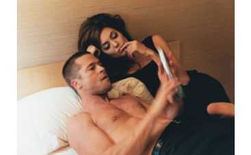 Накануне свадьбы с Питтом Джоли прилетит в Москву