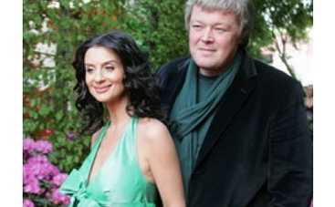 Екатерина Стриженова не дает мужу...