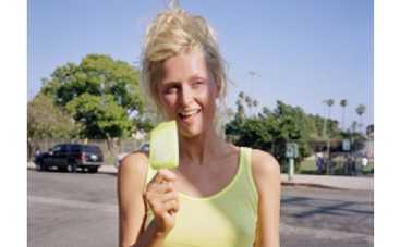 Пэрис Хилтон продавала молоко, а Бритни работала секретаршей