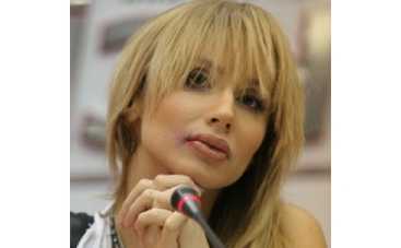 Светлана Лобода украсила тело мужчины