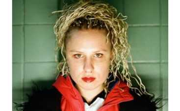 Режиссер скандального сериала "Школа" выходит замуж