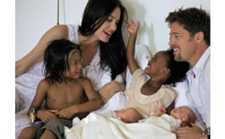У детей Анджелины Джоли появилась вторая мама