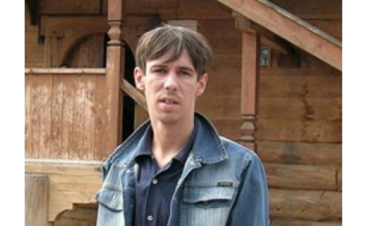 Алексей Панин развлекается с полуобнаженными красотками