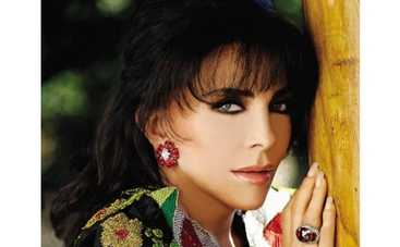 Дикая Роза привезла в Москву три чемодана нарядов