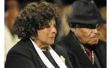 Мама Майкла Джексона подала на развод