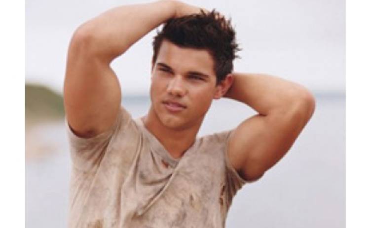 Тэйлор Лотнер судится из-за фургончика