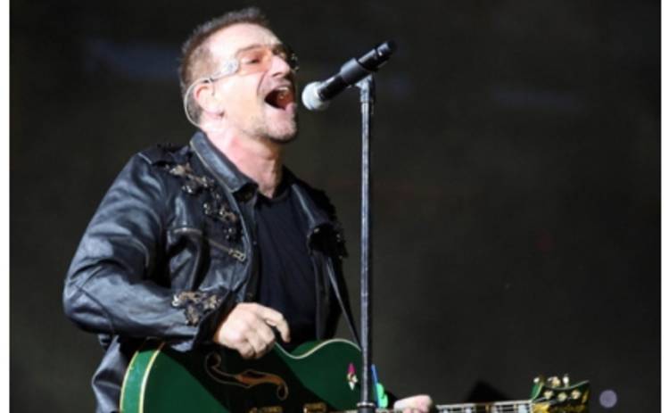 Лидеру группы U2 делали уколы прямо во время выступления в Москве