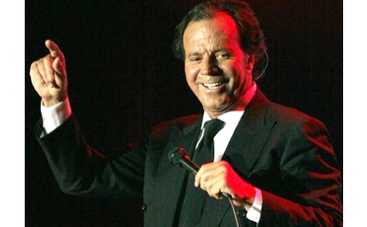 Иглесиас женился второй раз