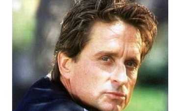 Экс-супруга Майкла Дугласа подала на актера в суд