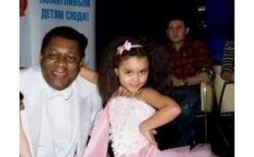 Пьер Нарцисс продвигает свою дочь в шоу-бизнес