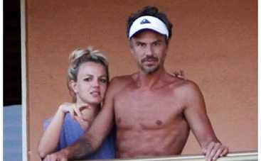 Бритни Спирс накричала на жениха из-за бретелек