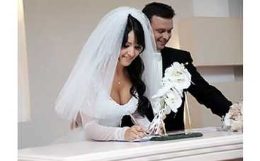 Младшая сестра из "Алиби" стала женой телеведущего