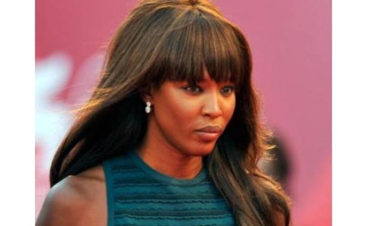 Наоми Кэмпбелл засветила лысину ФОТО