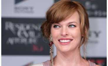 Дочь Миллы Йовович смотрит советские мультфильмы