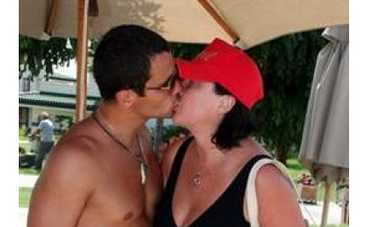 Лолита свила семейное гнездышко в Болгарии