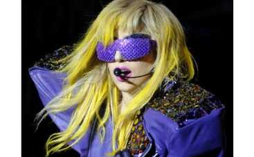 Lady Gaga шокировала всех в аэропорту ФОТО