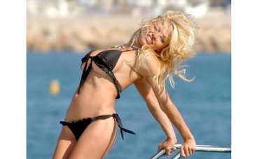 Звезда Playboy отказалась от обнаженки