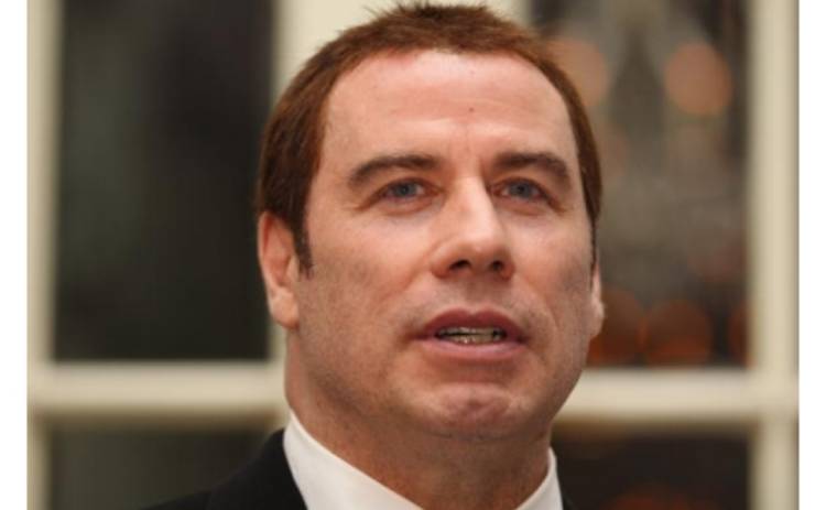 Джон Траволта совмещает приятное с полезным