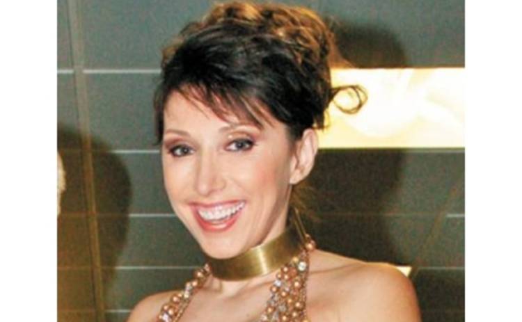 Елена Воробей выжгла гадское имя марганцовкой