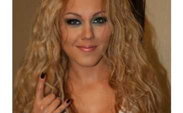 Певица Alyosha строит завод