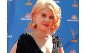 Келли Осборн предстоит болезненная терапия