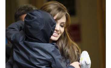 Анджелина Джоли увезла детей от Питта